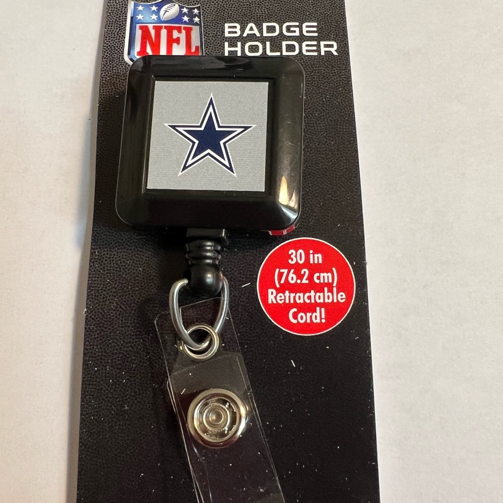 ONE BRAND NEW NFL DALLAS COWBOYS BADGE HOLDER CTM5